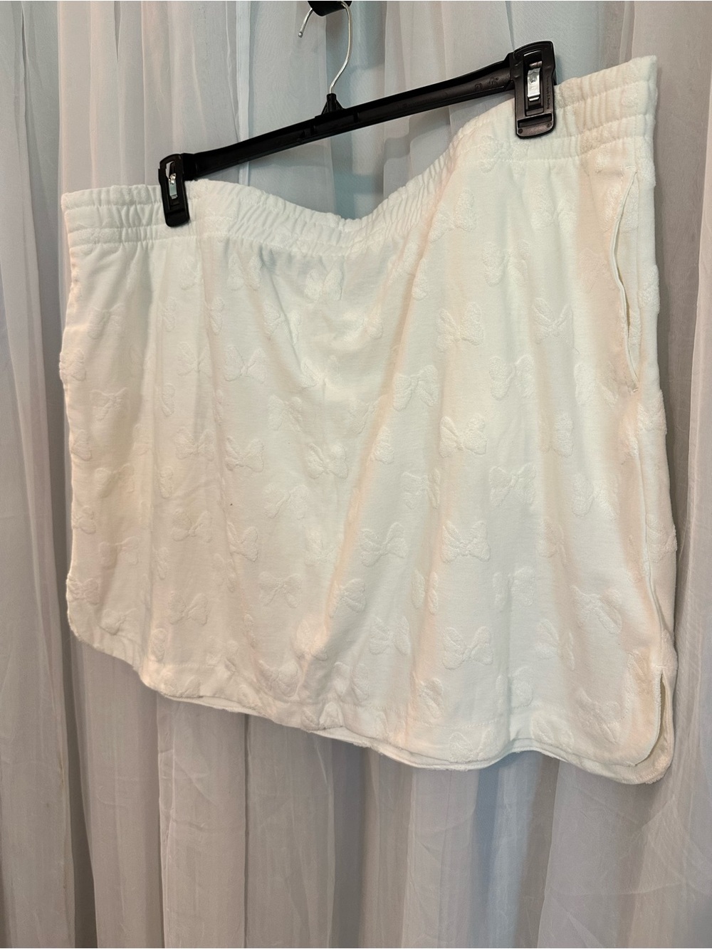 Minnie Mouse White Embroidered Butterfly Skirt. Sizes Xl but will fit larger